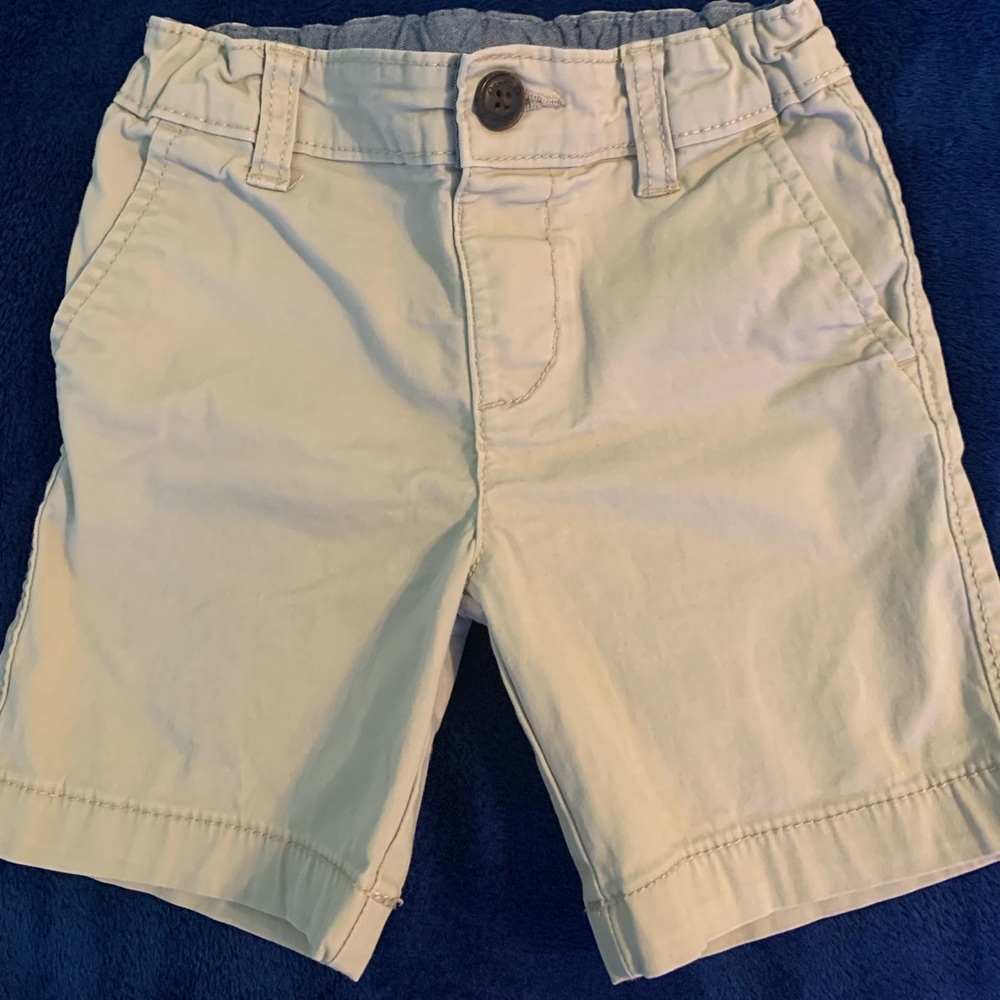 Oshkosh B’Gosh boys 3T sand khaki shorts